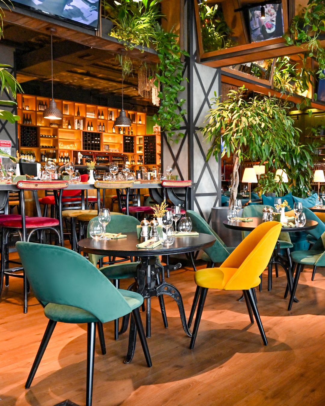 Stühle mit Metallgestell