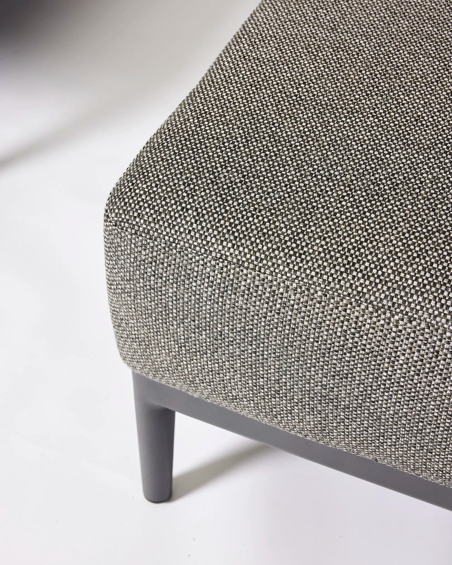 Athene Lounges mit Beistelltischen