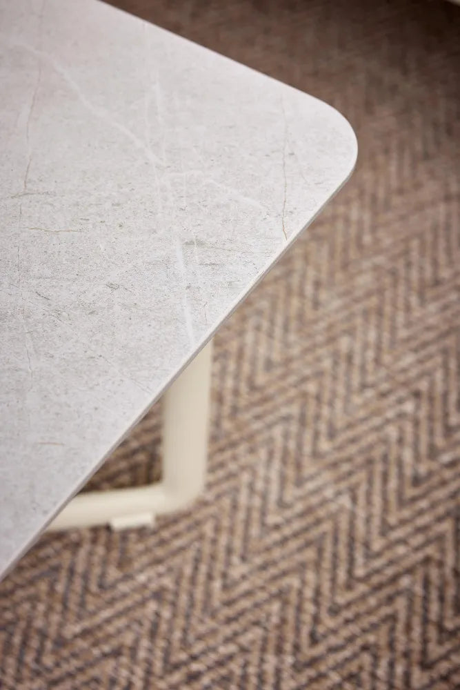 Fellow Beistelltische sand